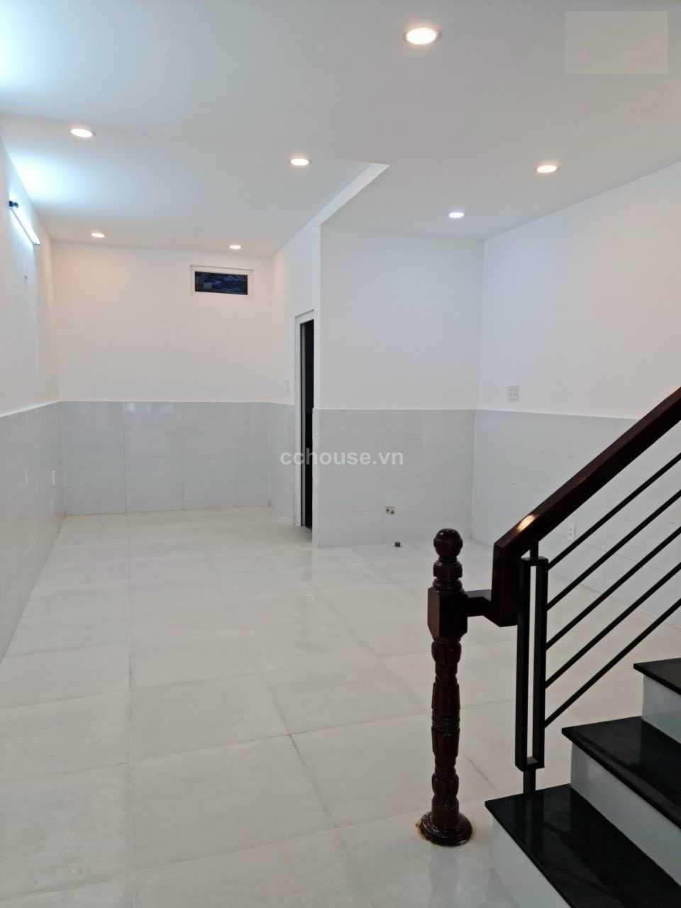 Cho thuê nhà NCMT Hai Bà Trưng, Quận 3. DT 4x18m, 4 tầng