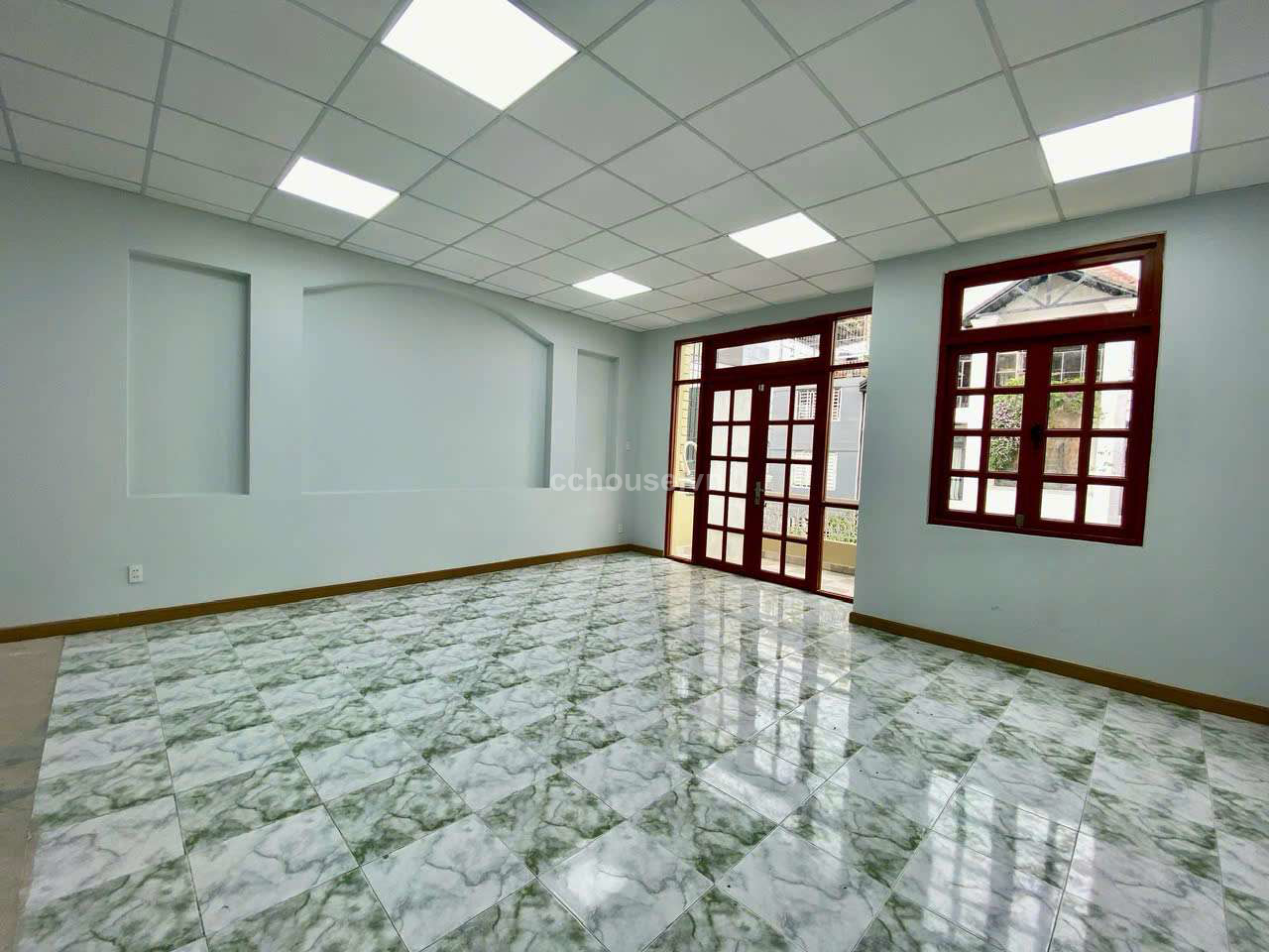Bán nhà mặt tiền xe hơi tránh 5 lầu 147m2  Tô Hiến Thành Quận 10  