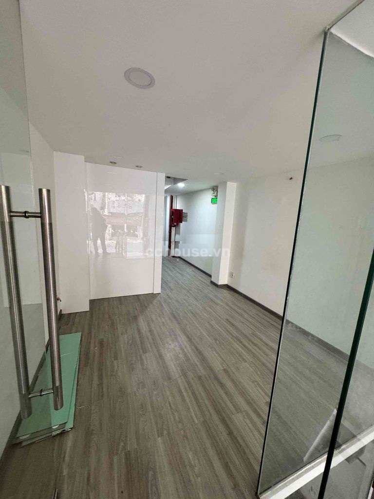 Cho thuê nhà NCMT Nguyễn Phi Khanh, Quận 1. DT 3.7x18m, hầm 6 tầng