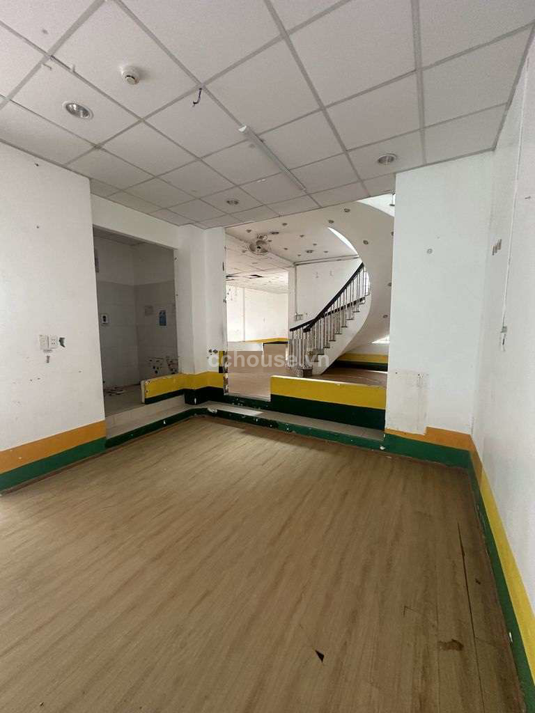 Cho thuê biệt thự Nam Kỳ Khởi Nghĩa, Q3. DT 12.5x25m, 2 tầng