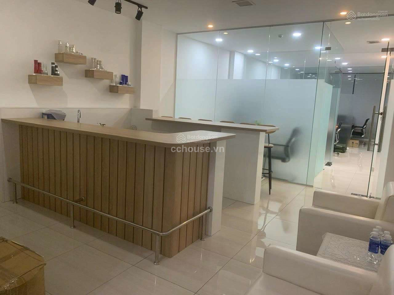 Cho thuê tòa nhà MT Trần Hưng Đạo, Q1. DT 5x20m, hầm 6 tầng ST