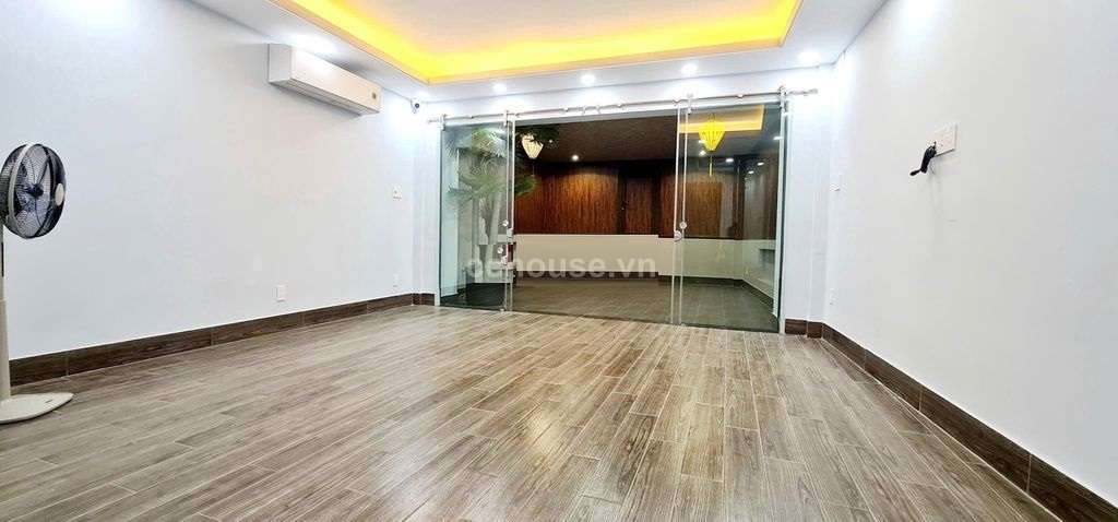Bán nhà MT Thống Nhất, P13, Gò Vấp. DT 5x18m, 4 tầng ST
