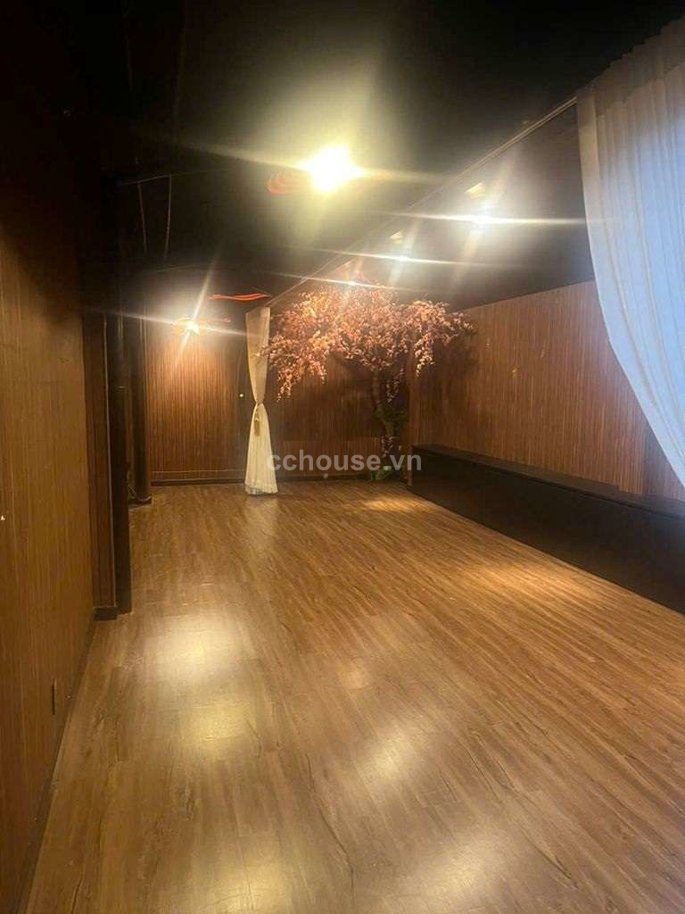 Cho thuê nhà NCMT Sư Vạn Hạnh, Q10. DT 4x18m, 4 tầng