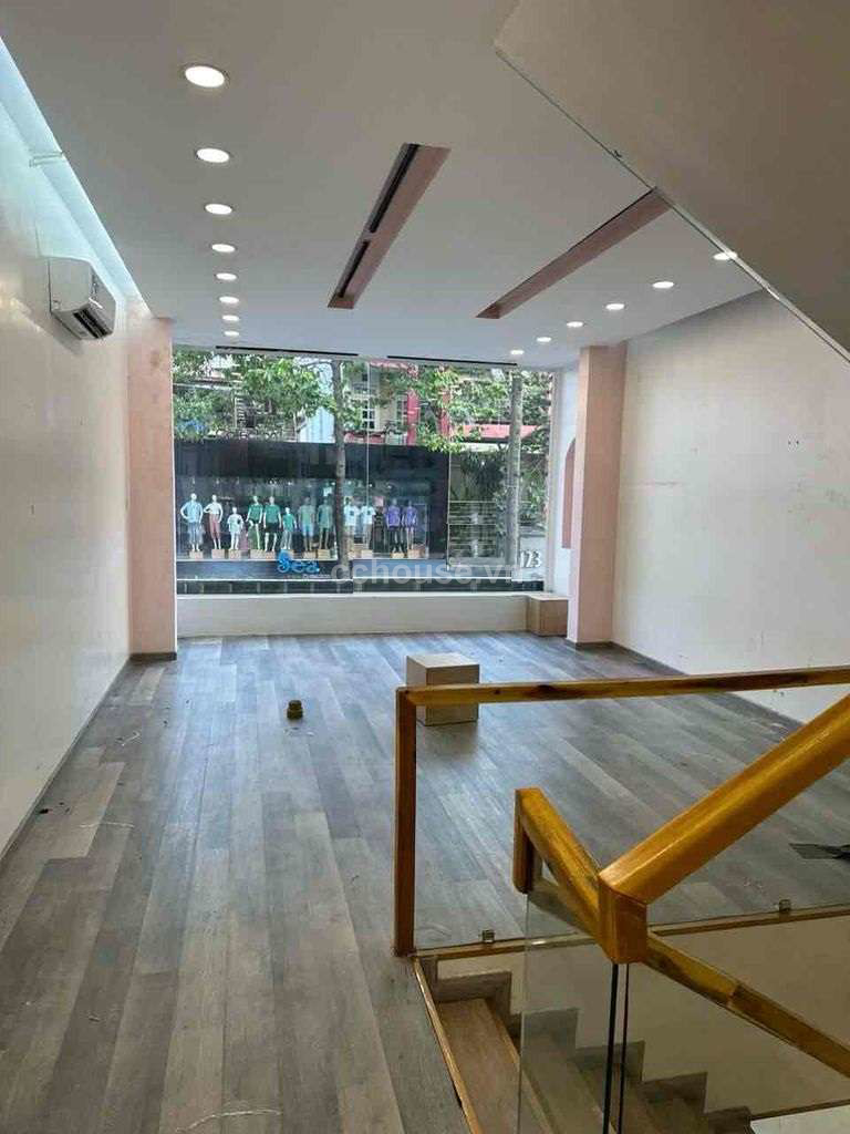 Cho thuê nhà NCMT Nguyễn Trãi, P.Chợ Quán. DT 5x14m, 3 tầng