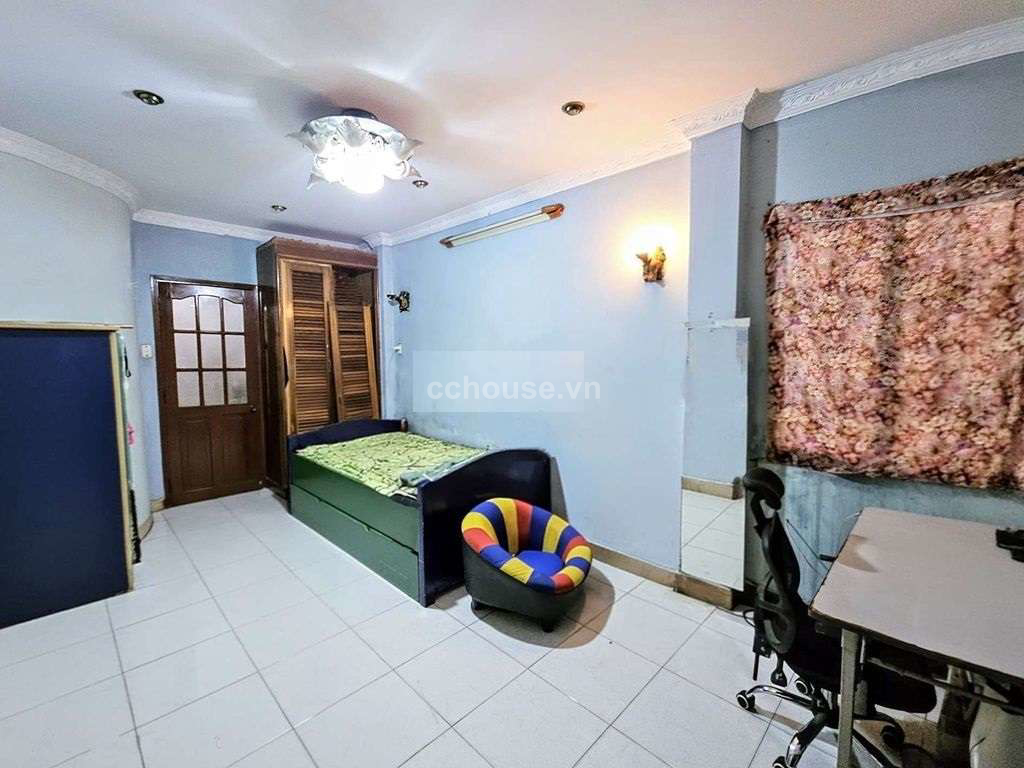 Bán nhà đường Hoàng Việt, P4, Tân Bình. DT 67m2, 3 tầng ST