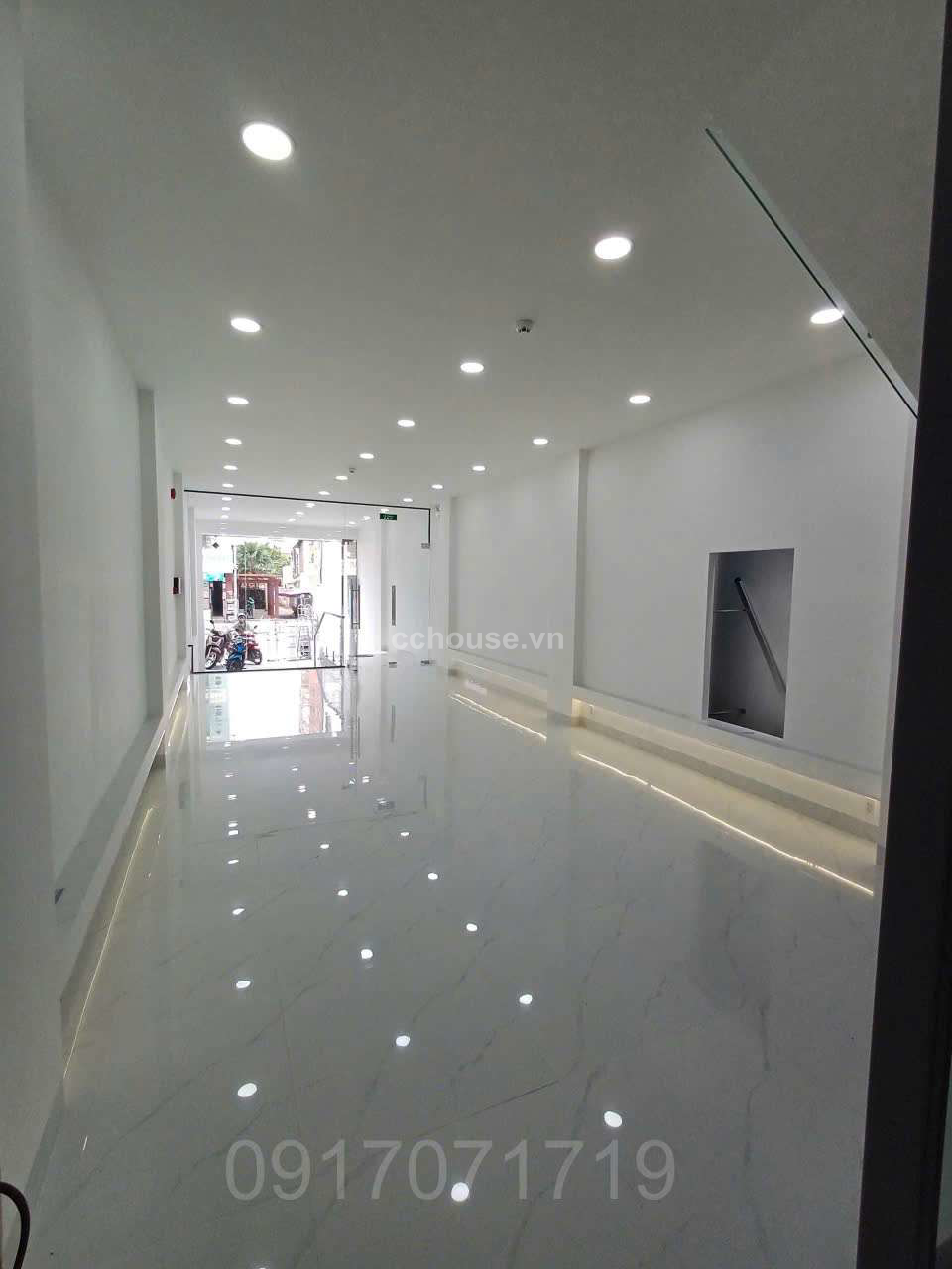 Cho thuê tòa nhà MT Bạch Đằng, P15, Bình Thạnh. DT 4.4x22.5m, hầm 7 tầng