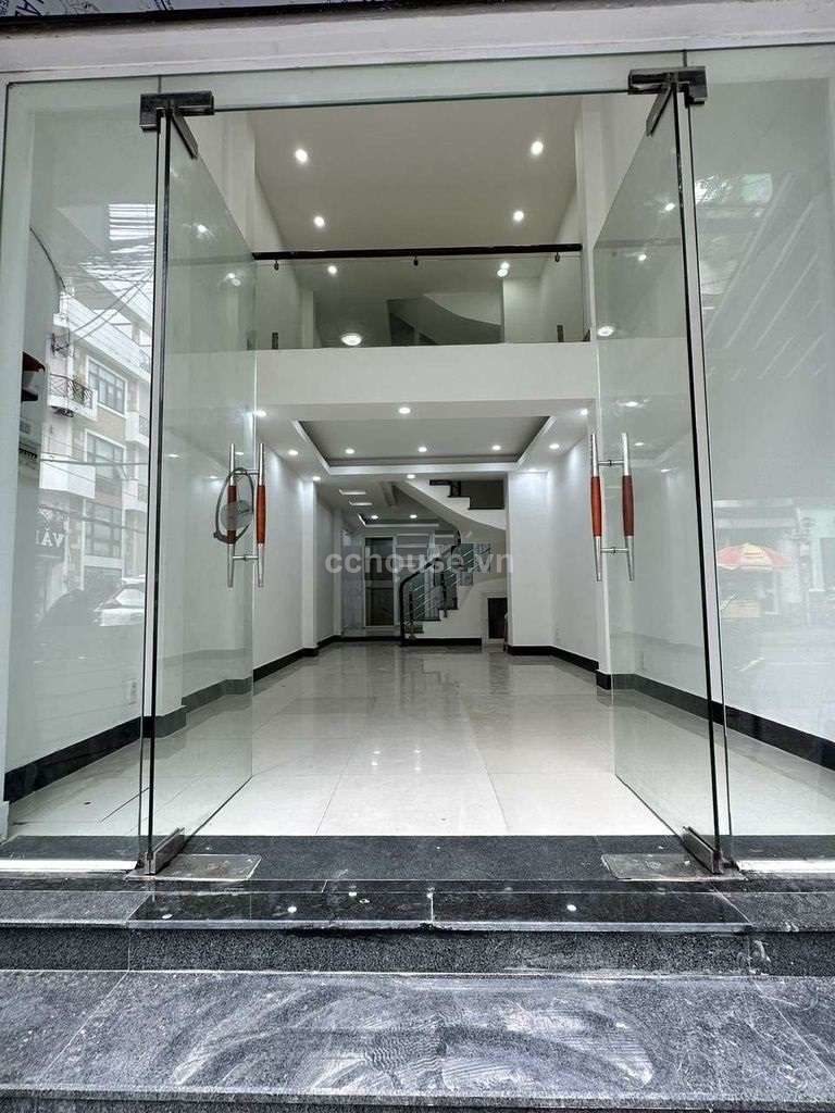 Cho thuê nhà NCMT Ngô Quyền, P8, Q10. DT 3.5x12.5m, 5 tầng