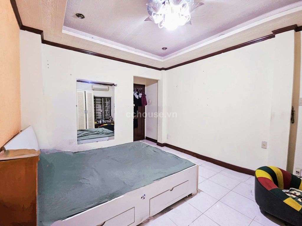 Bán nhà đường Hoàng Việt, P4, Tân Bình. DT 67m2, 3 tầng ST