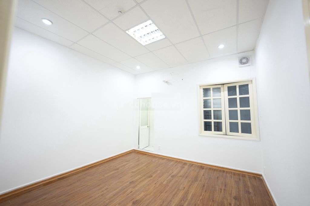 Cho thuê nhà MT Hoàng Diệu, P.Vĩnh Hội. DT 4x18m, 5 tầng