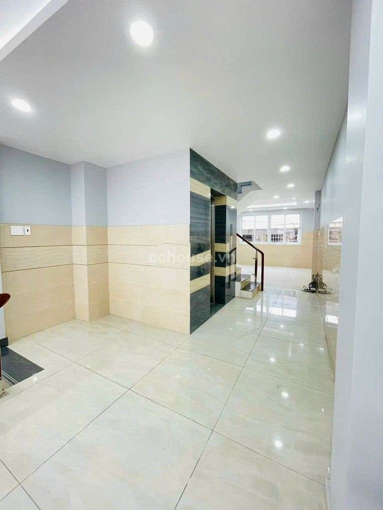 Cho thuê nhà NCMT Hồ Bá Kiện, P15, Q10. DT 4x16m, 5 tầng ST