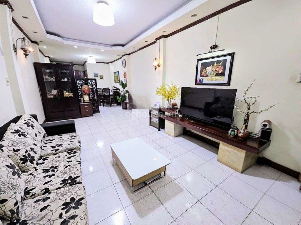 Bán nhà đường Hoàng Việt, P4, Tân Bình. DT 67m2, 3 tầng ST