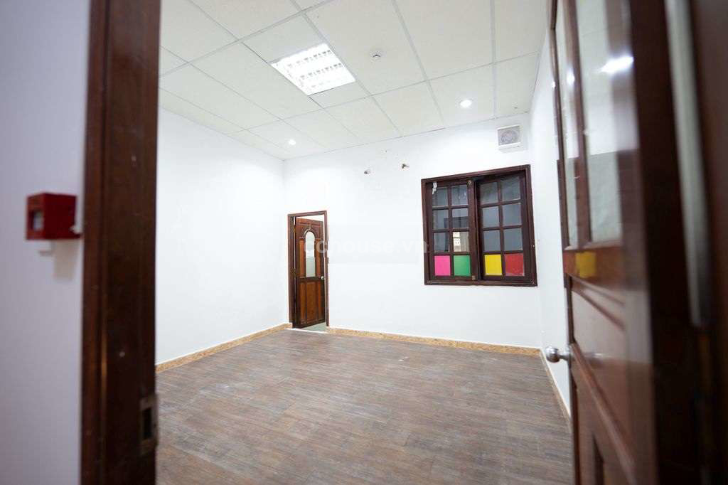 Cho thuê nhà MT Hoàng Diệu, P.Vĩnh Hội. DT 4x18m, 5 tầng