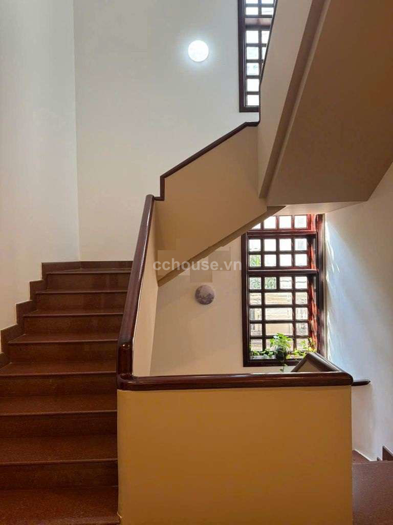 Cho thuê biệt thự 781 Lê Hồng Phong, P.Hòa Hưng. DT 12x28m, hầm 3 tầng