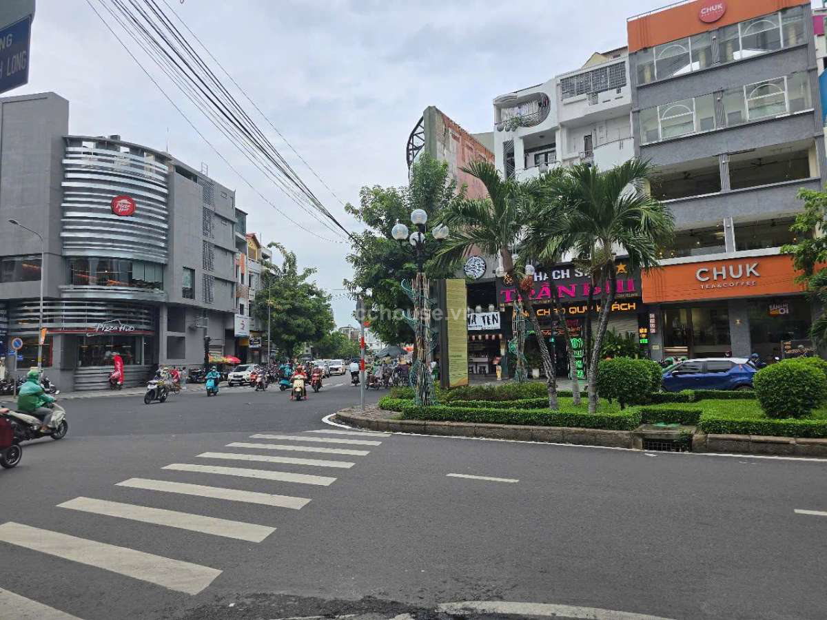 Cho thuê tòa nhà MT Phan Xích Long, P.Cầu Kiệu. DT 8x16m, hầm 5 tầng