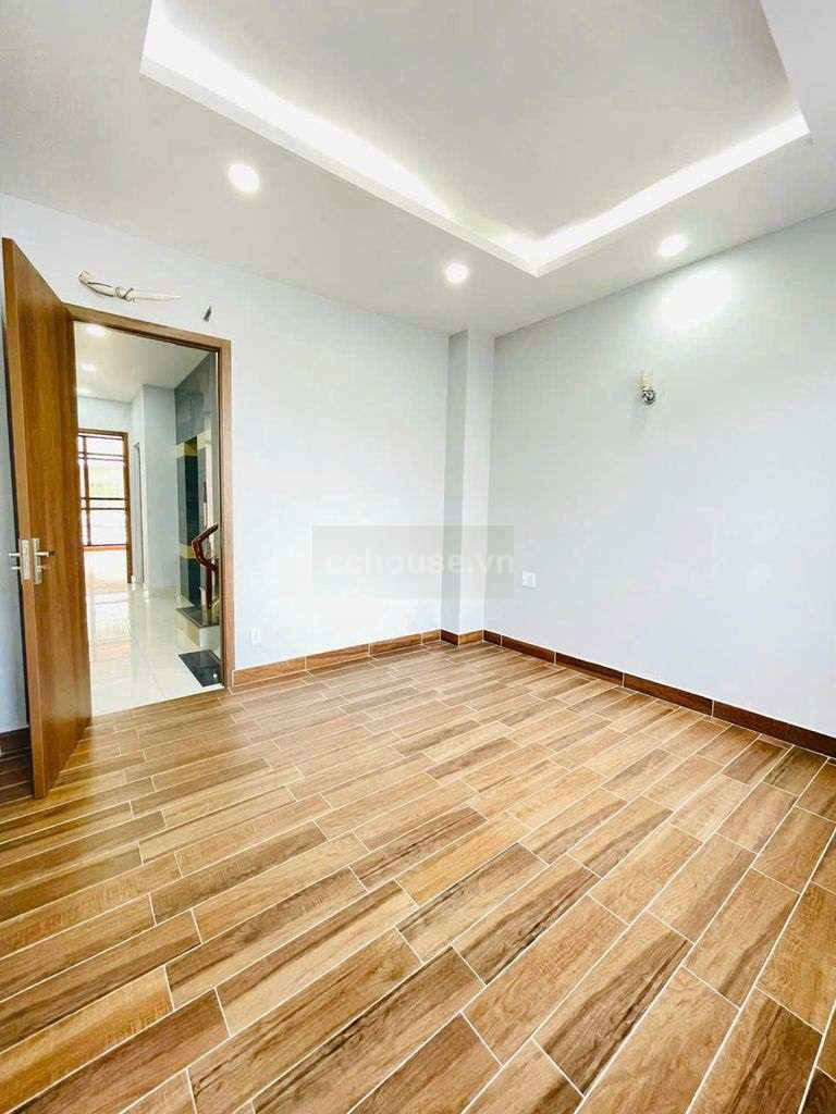 Cho thuê nhà NCMT Hồ Bá Kiện, P15, Q10. DT 4x16m, 5 tầng ST