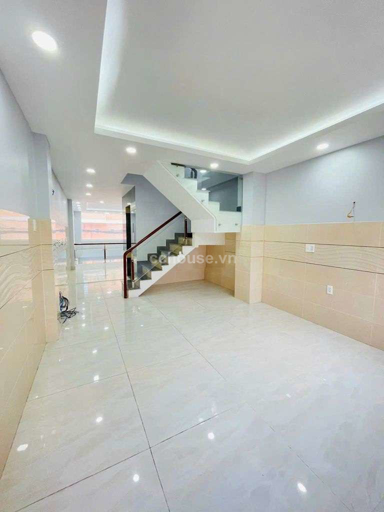 Cho thuê nhà NCMT Hồ Bá Kiện, P15, Q10. DT 4x16m, 5 tầng ST