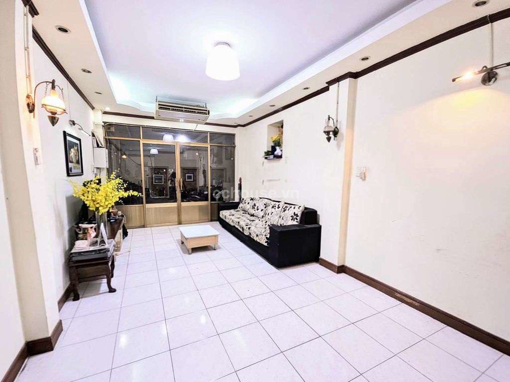 Bán nhà đường Hoàng Việt, P4, Tân Bình. DT 67m2, 3 tầng ST