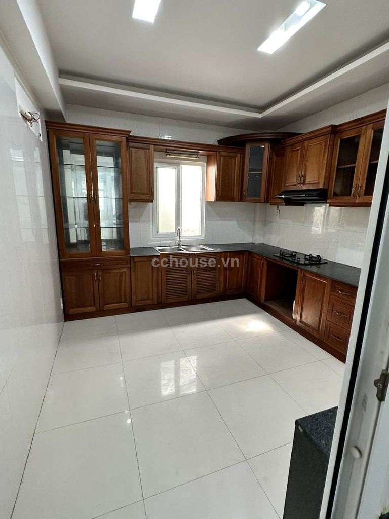 Cho thuê nhà NCMT Ngô Quyền, P8, Q10. DT 3.5x12.5m, 5 tầng