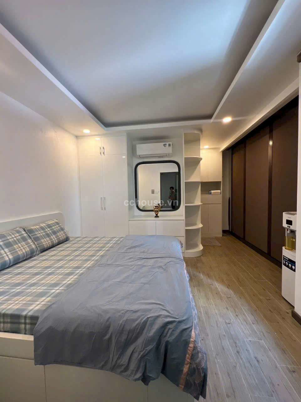 Toà nhà mini Nguyển Bỉnh khiêm .Q1..DT : ngang 7.35m