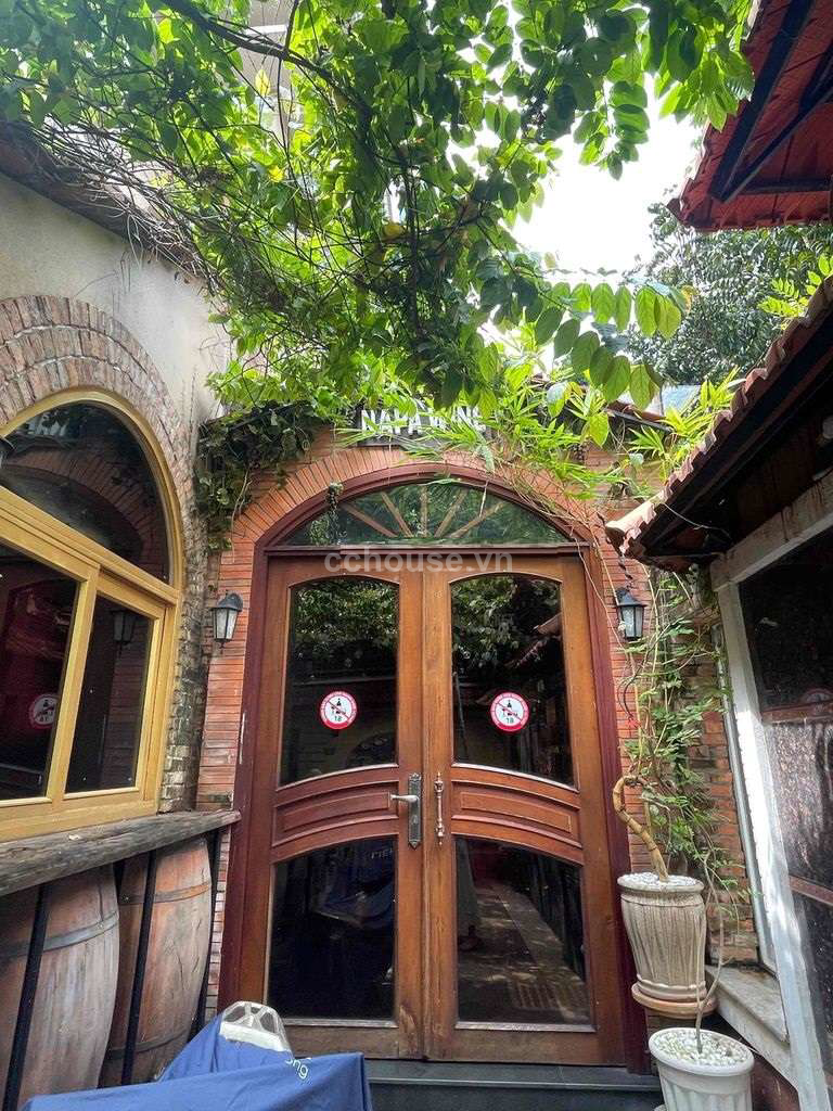 Cho thuê nhà MTKD Nguyễn Thị Diệu, Quận 3. DT 12.6x18m, 3 tầng ST