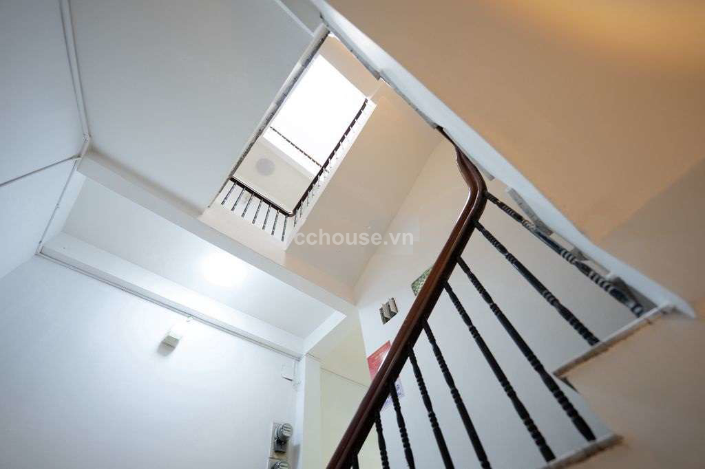 Cho thuê nhà MT Hoàng Diệu, P.Vĩnh Hội. DT 4x18m, 5 tầng