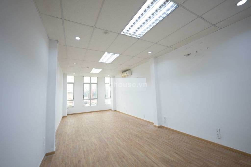 Cho thuê nhà MT Hoàng Diệu, P.Vĩnh Hội. DT 4x18m, 5 tầng