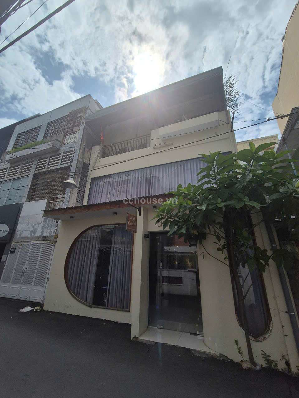 Bán Nhà 339/23 Lê Văn Sỹ. DT 7.2*15m, đất vuông vức. Có HĐT 45tr/tháng. Giá Chỉ 27 Tỷ
