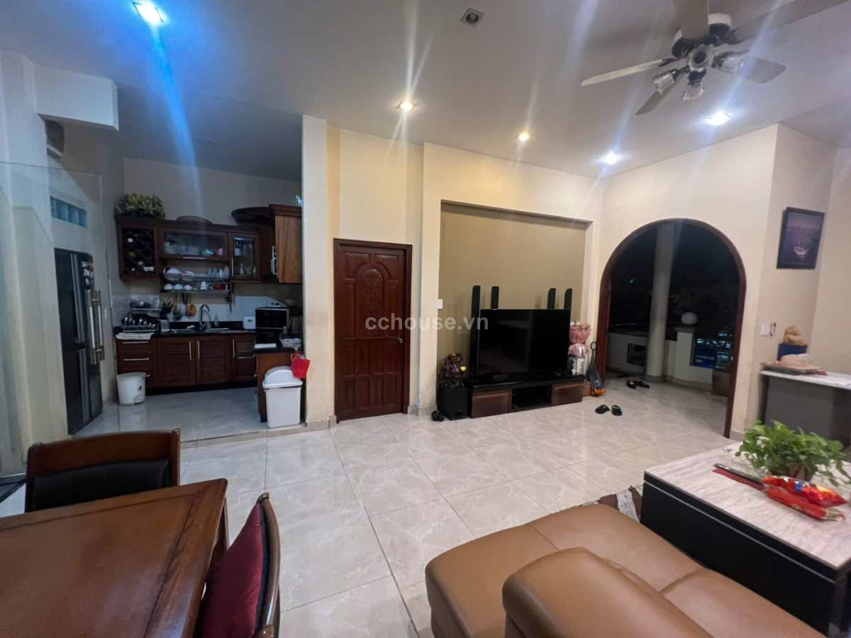 Biệt thự ngay trung tâm Q10 ngang 12m 