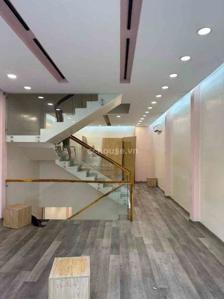 Cho thuê nhà NCMT Nguyễn Trãi, P.Chợ Quán. DT 5x14m, 3 tầng