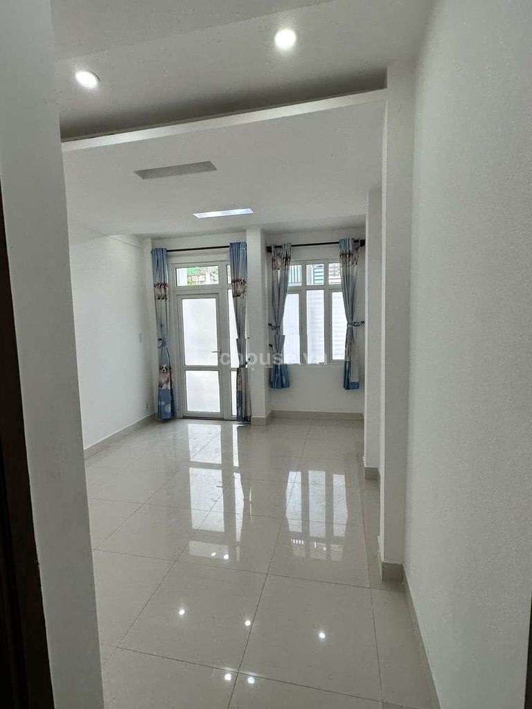 Cho thuê nhà NCMT Ngô Quyền, P8, Q10. DT 3.5x12.5m, 5 tầng