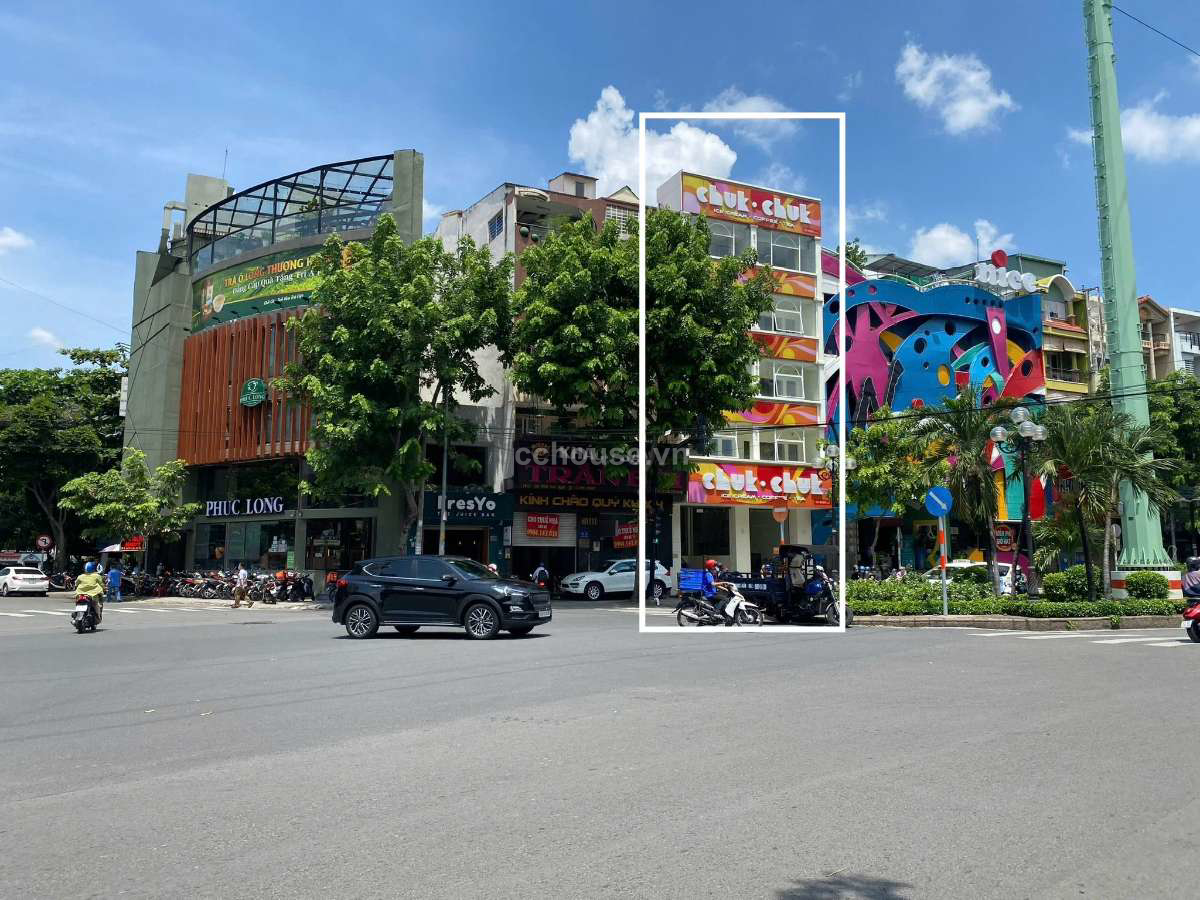 Cho thuê tòa nhà MT Phan Xích Long, P.Cầu Kiệu. DT 8x16m, hầm 5 tầng