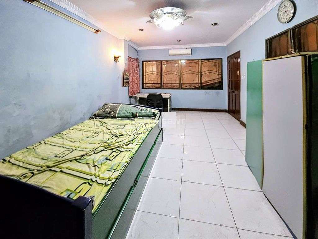 Bán nhà đường Hoàng Việt, P4, Tân Bình. DT 67m2, 3 tầng ST