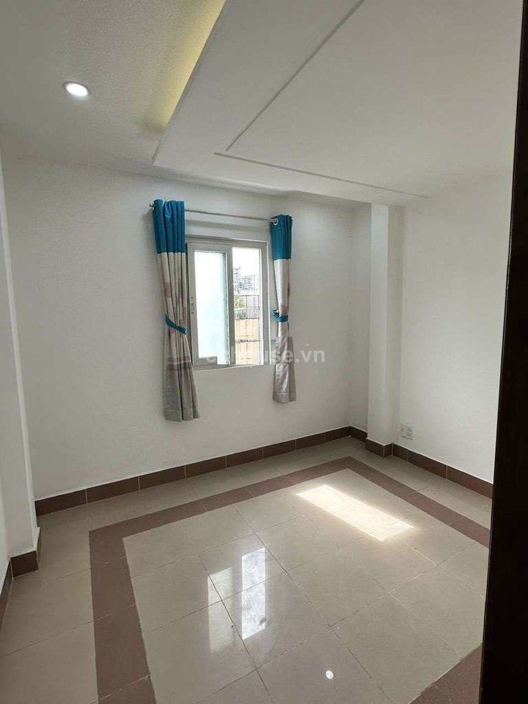 Cho thuê nhà NCMT Ngô Quyền, P8, Q10. DT 3.5x12.5m, 5 tầng
