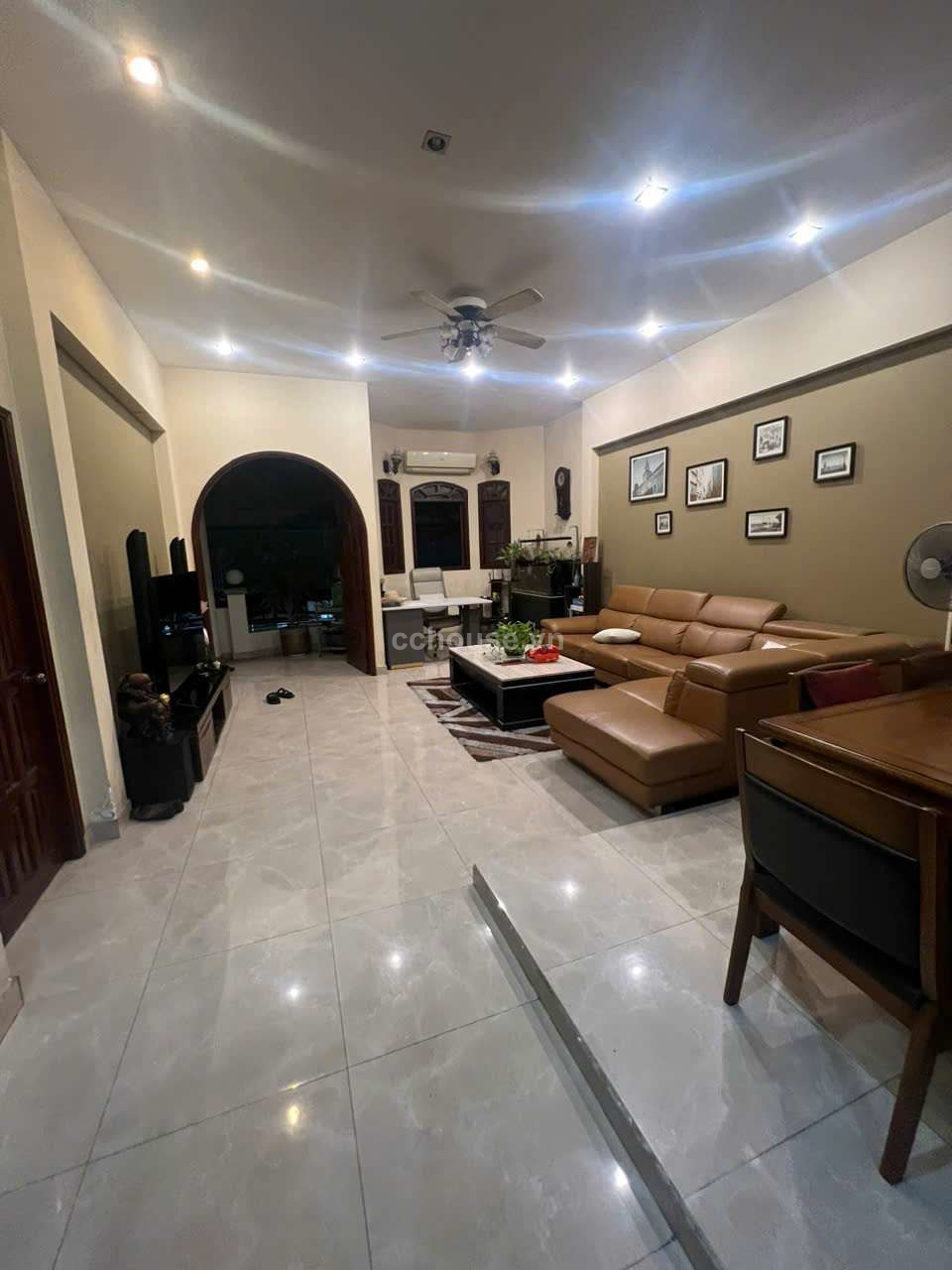 Biệt thự ngay trung tâm Q10 ngang 12m 