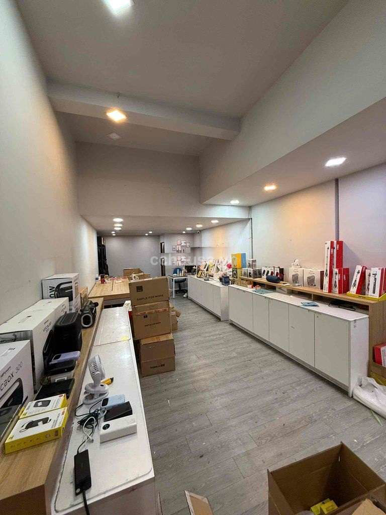 Cho thuê MBKD Nguyễn Thị Minh Khai, Bến Thành, Q1. DT 101m²