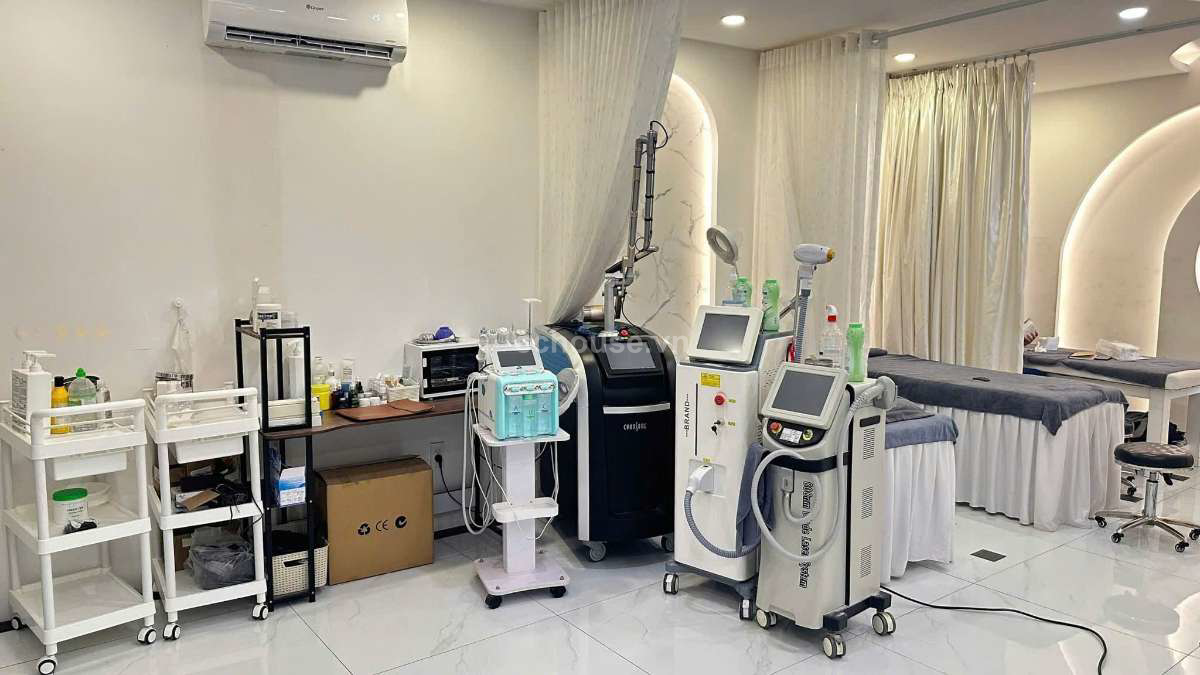 Cho thuê nhà căn góc hẻm 182 Lê Văn Sỹ, P.Phú Nhuận. DT 5x13m, 4 tầng thang máy