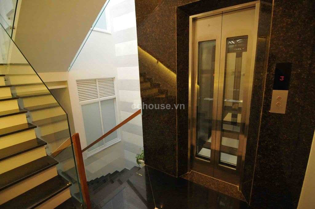 Tòa nhà HXH Điện Biên Phủ, P.Gia Định. DT 4.1x27m, 7 tầng