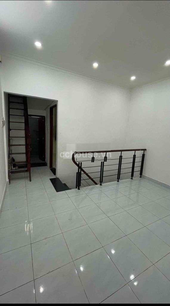 Bán nhà hẻm 1/ đường 3 Tháng 2 phường 11 Q10
