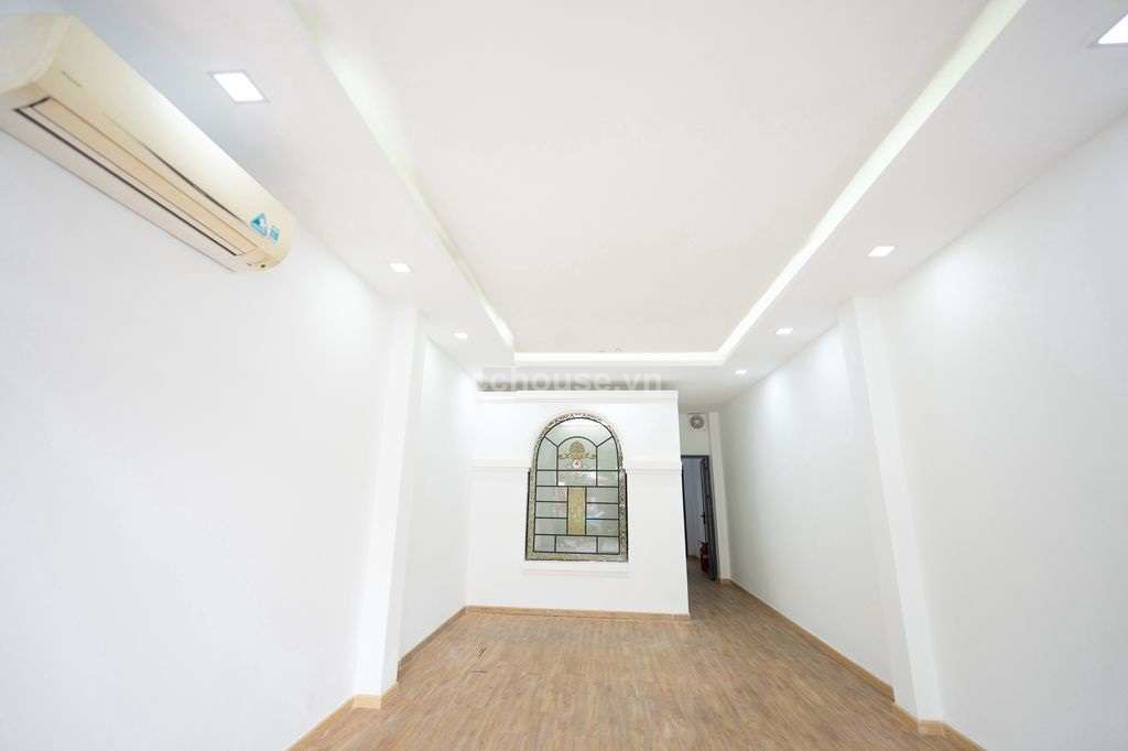 Cho thuê nhà MT Hoàng Diệu, P.Vĩnh Hội. DT 4x18m, 5 tầng