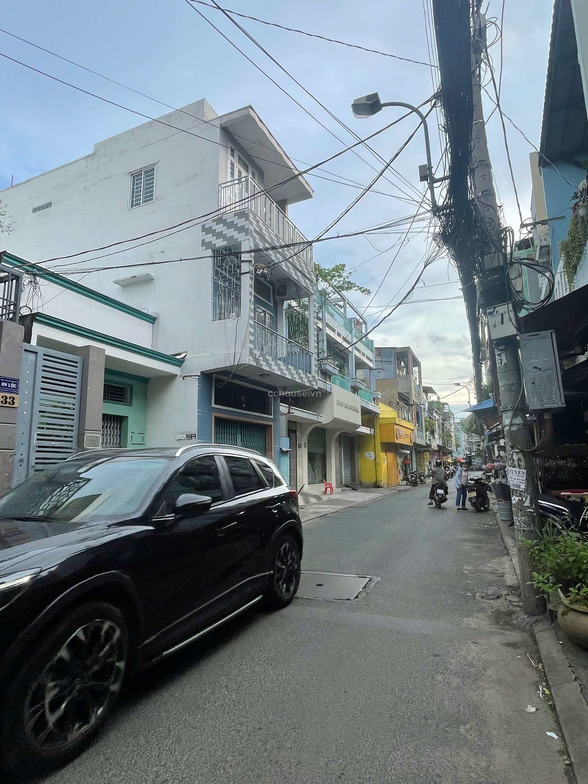 Mặt tiền Võ Thành Trang q.Tân Bình DT(5,7- 24,7)m Giá:17,7 tỷ