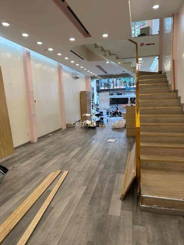 Cho thuê nhà NCMT Nguyễn Trãi, P.Chợ Quán. DT 5x14m, 3 tầng