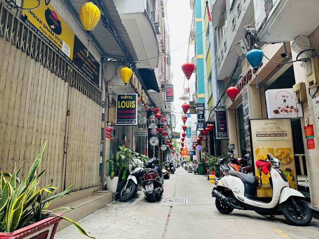 Cho thuê nhà HXH 283 Phạm Ngũ Lão, P.Bến Thành. DT 4x14m, 3 tầng