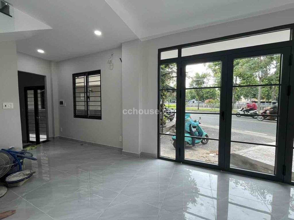 Cho thuê nhà MT Hoàng Sa, P.Xuân Hòa. DT 6x14.5m, 3 tầng ST