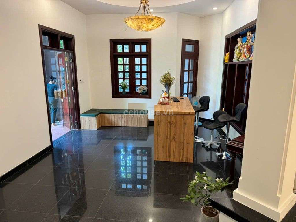 Cho thuê biệt thự 781 Lê Hồng Phong, P.Hòa Hưng. DT 12x28m, hầm 3 tầng