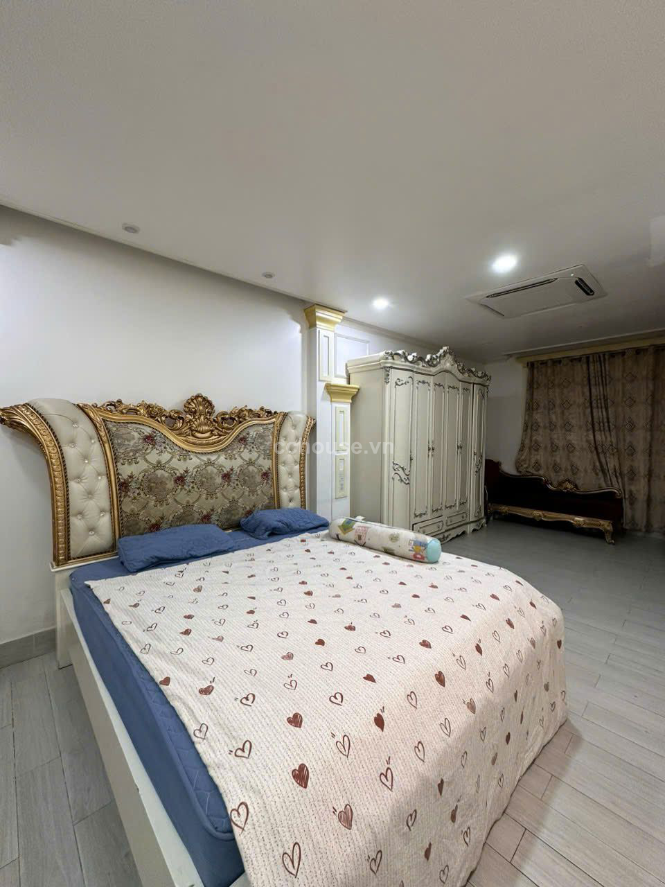Bán nhà MT Tân Sơn Hòa ngay chợ Phạm Văn Hai. DT 3.8x15m, 5 tầng ST