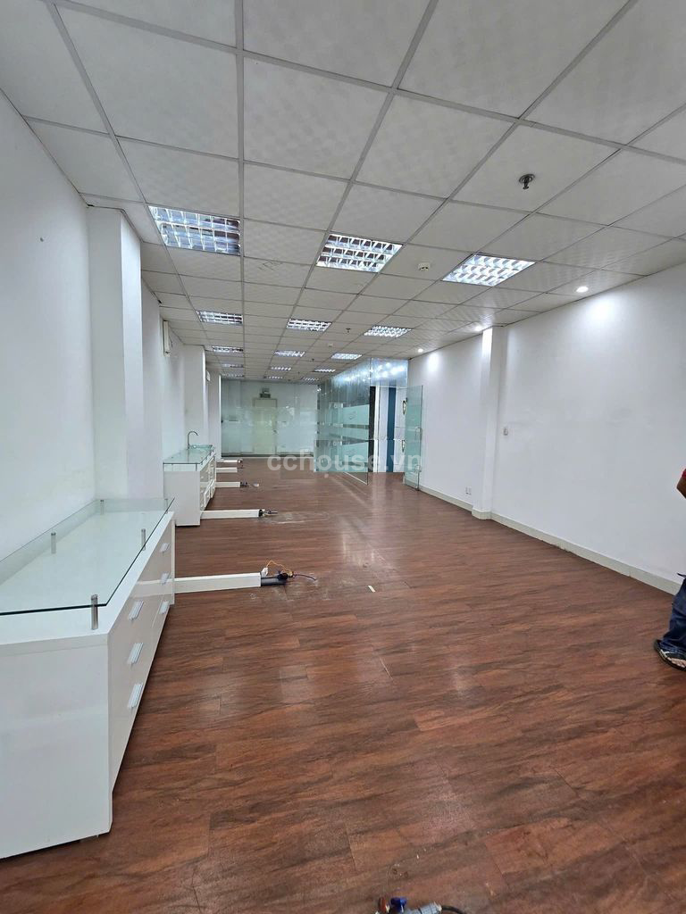 Tòa nhà MT Cao Thắng, P.Bàn Cờ. DT 6x20m, hầm 8 tầng