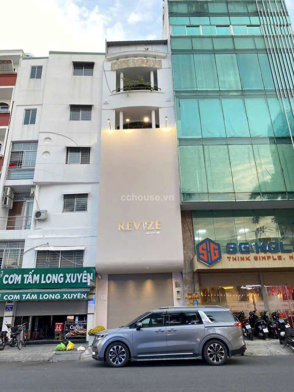 Bán tòa nhà 7 tầng thang máy mặt tiền Hoàng Việt phường 4 quận Tân Bình