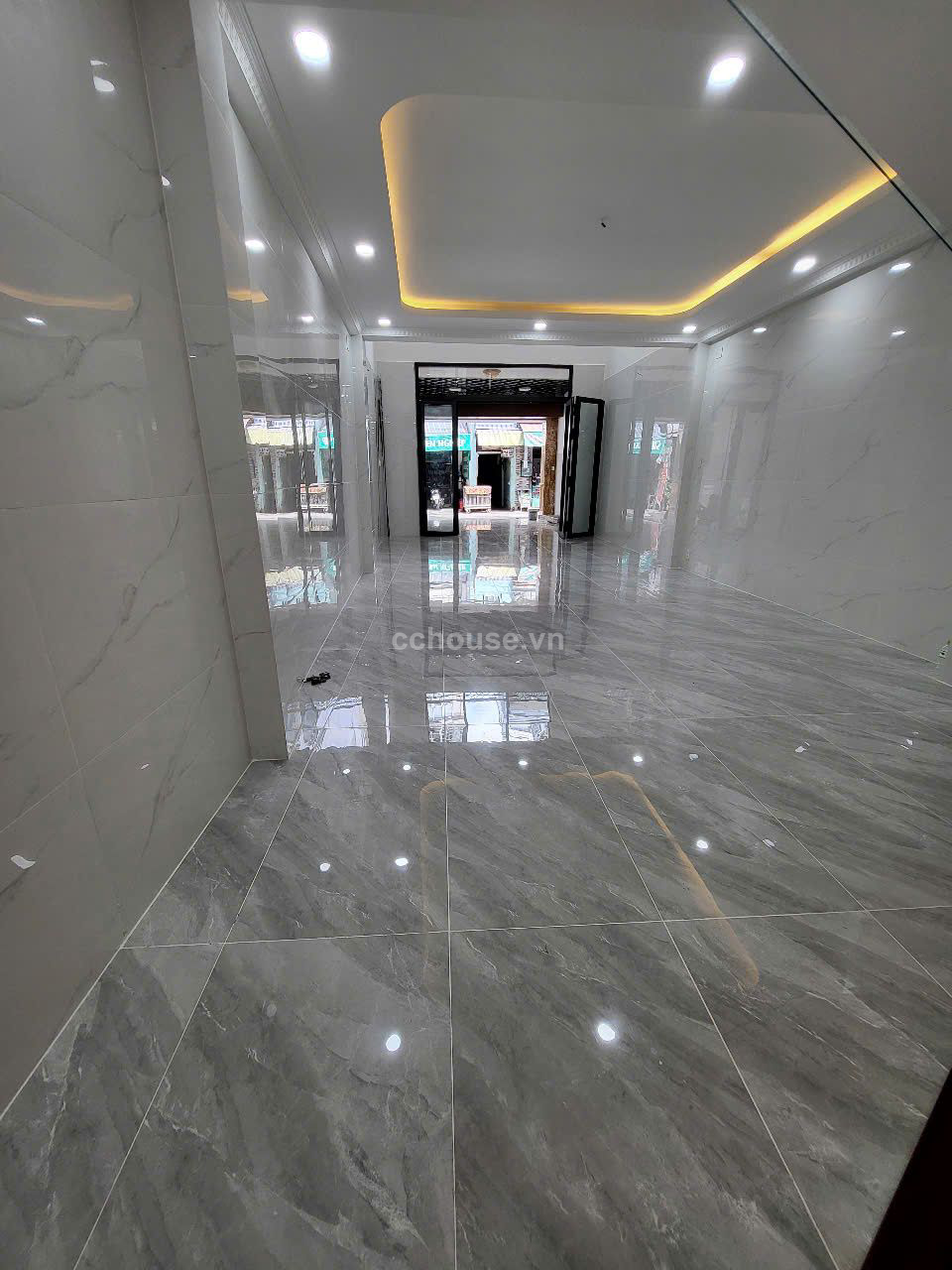Mặt tiền nội bộ Thông ra Lạc long Quân . Q .Tân Bình