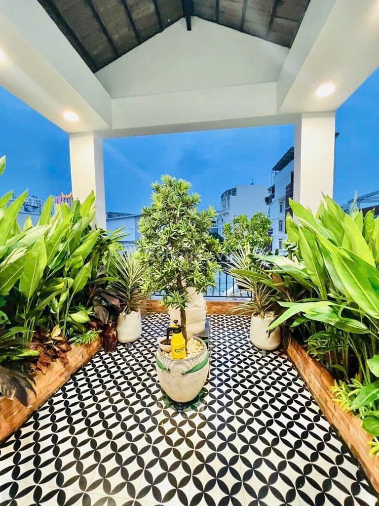  Toà nhà Măt tiền Kinh doanh 5 tầng  ngay Lê Văn sỹ  . Q .Phú nhuận  