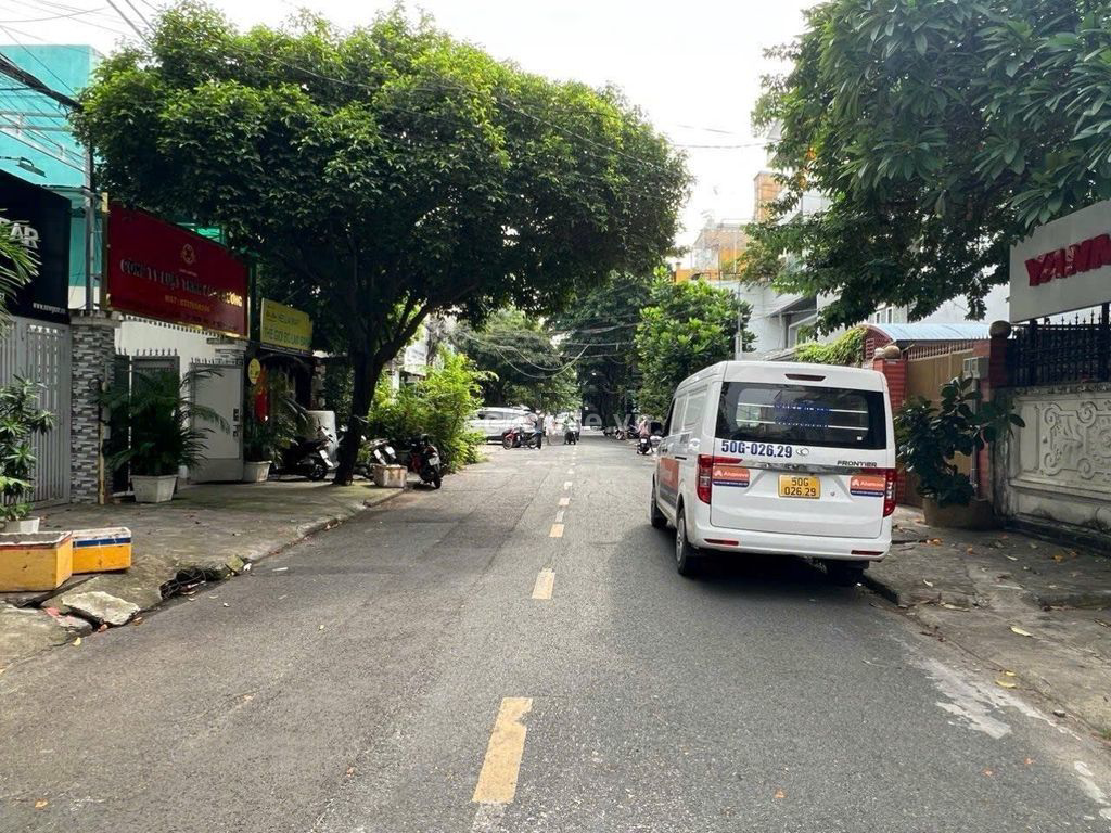 Cho thuê nhà MT Ba Vì, P.Hòa Hưng. DT 4x26m, 5 tầng